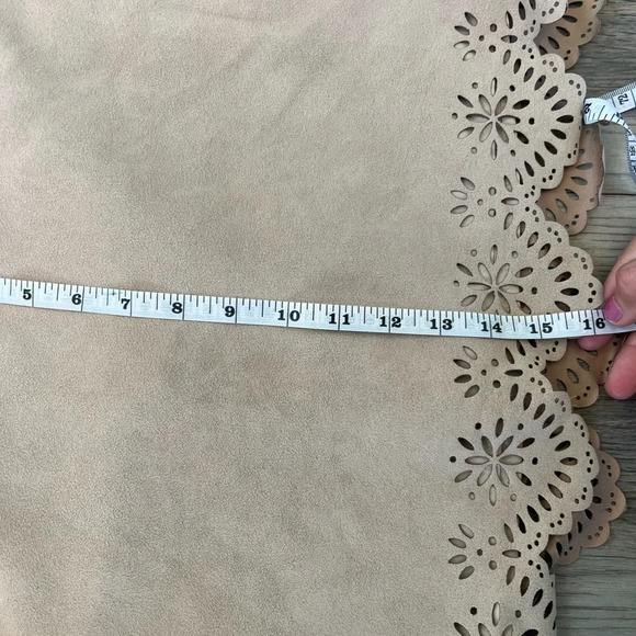 Hollister Faux Suede Mini Tan Skirt Fully Lined Back Zipper Scalloped Edge sz 3 - Picture 6 of 7